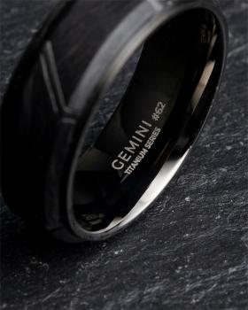 Preview: 8 mm schwarzer Titanring mit geschmiedetem Carbon-Finish - Carus Black
